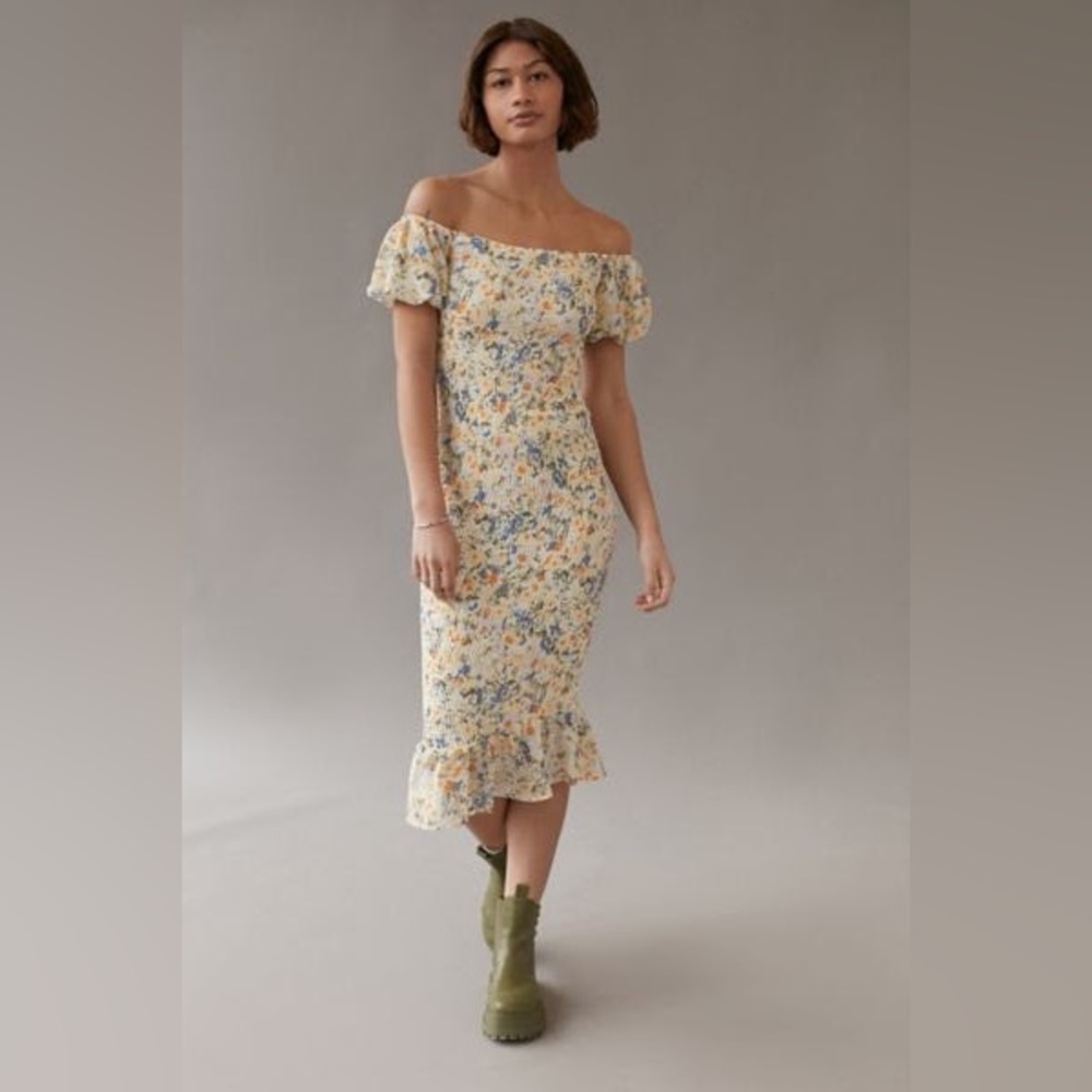 UO Kiss the Sky Off-Shoulder fitted midi dress